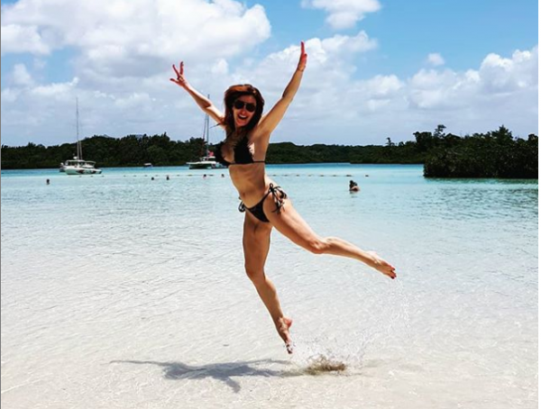 Η Βίκυ Χατζηβασιλείου «ρίχνει» το Instagram με τις φωτογραφίες της