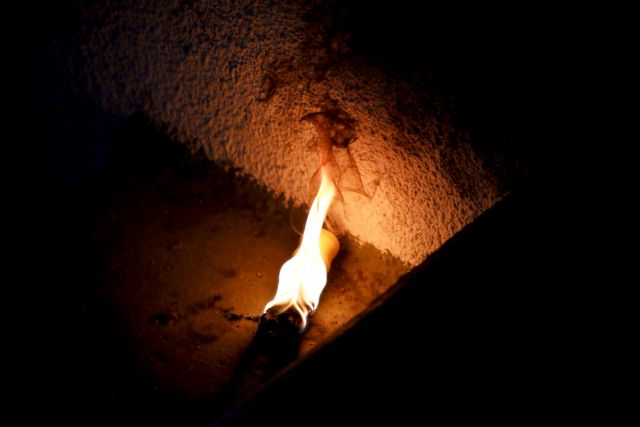 Κουκουλοφόροι και χούλιγκαν τα σπάνε ανενόχλητοι και προκαλούν θύελλα αντιδράσεων