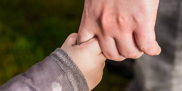 Επίδομα παιδιού : Πληρωμή τέλος Μαρτίου για όσους κάνουν αίτηση μέχρι αύριο