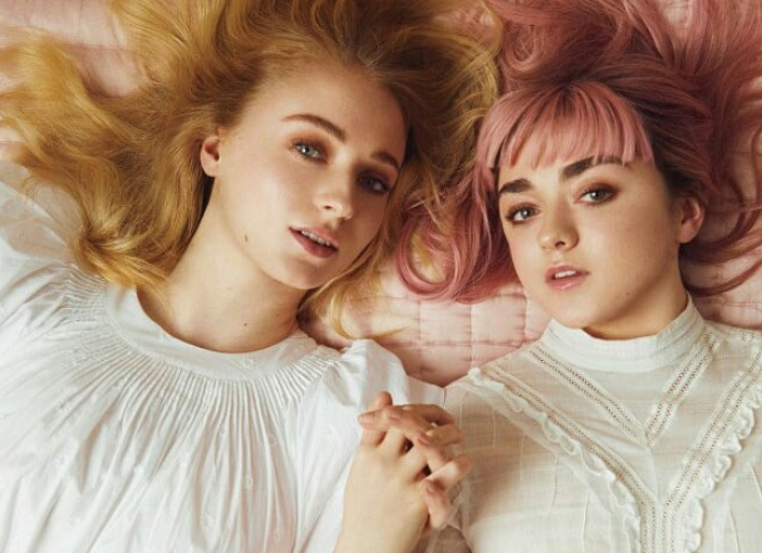 Η σεξουαλικότητα της Σόφι Τέρνερ «ρίχνει» το Ίντερνετ