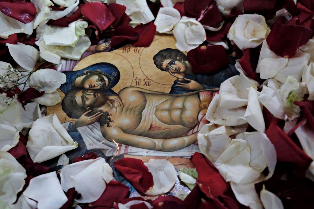 Ο Επιτάφιος του Κυρίου: Έθιμα και παραδόσεις ανά την Ελλάδα