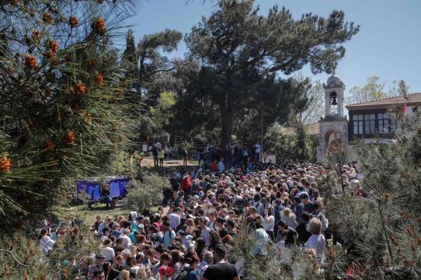 Χιλιάδες Τούρκοι έκαναν τάμα στον Άη Γιώργη της Πριγκήπου