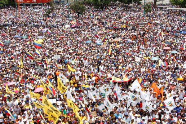 Εξέγερση στη Βενεζουέλα: Καταγγελίες για μπλόκο στα social media