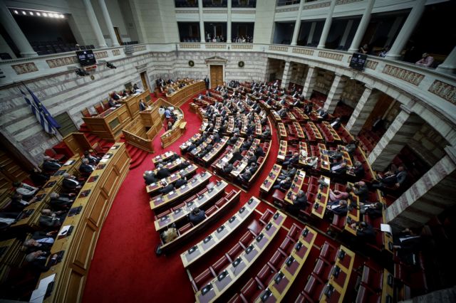 Ψηφίστηκε εν μέσω έντασης το νομοσχέδιο για την ΕΕΔΑ μετά την παραίτηση Σταυρόπουλου