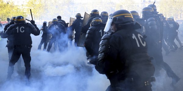 Σχεδόν 7.500 αστυνομικοί στους δρόμους του Παρισιού για την Πρωτομαγιά
