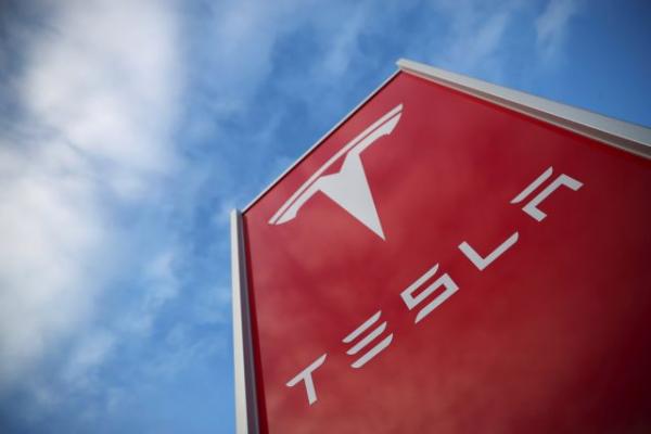 Ρομπο-ταξί χωρίς οδηγό από την Tesla το 2020