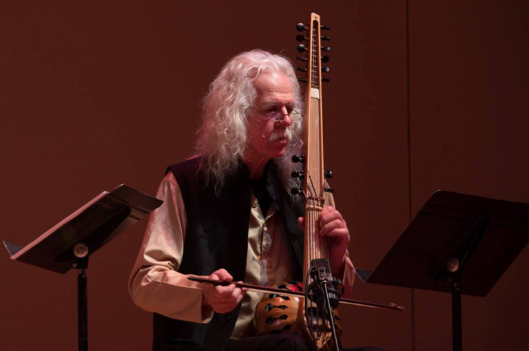 Η γνωριμία του Τσίπρα με τον Ρος Ντέιλι, οι μαντινάδες και οι ευχές