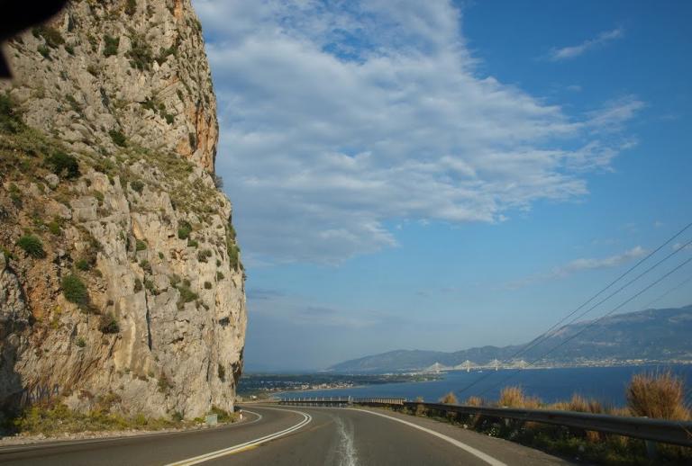 Φωτιά σε εκδρομικό λεωφορείο με μαθητές στη Ναύπακτο
