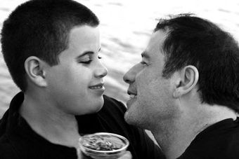 Η συγκινητική φωτογραφία του Τζον Τραβόλτα με τον γιο του που πέθανε 17 ετών