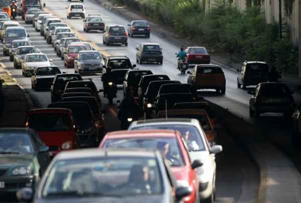 Κίνηση στους δρόμους: «Κόλαση» σε Αθηνών-Κορίνθου και Καβάλας