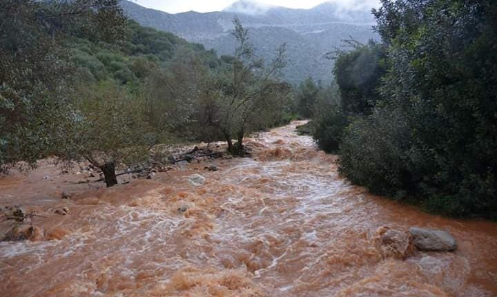 «Πλημμυρίζει» η Βιάννος από τις έντονες βροχοπτώσεις