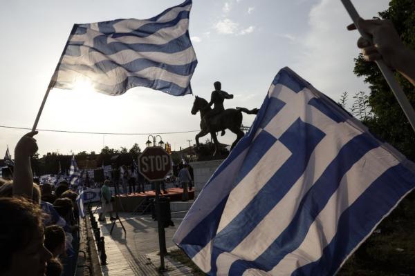 Έρευνα: Έπαρση σημαίας, εθνικές επέτειοι και… οι Πρέσπες