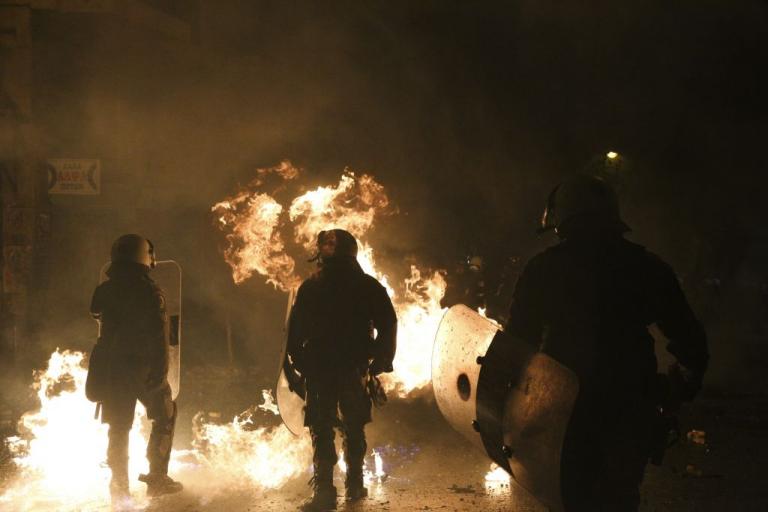 Το βασίλειο της ανομίας – Μια επίθεση κατά αστυνομικού ανά δύο ημέρες στα Εξάρχεια