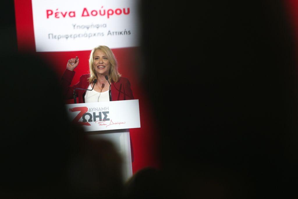 Καταρρέει η Δούρου, παρά τη στήριξη Τσίπρα – Ο ΣΥΡΙΖΑ χάνει πανηγυρικά τη μεγαλύτερη περιφέρεια της χώρας