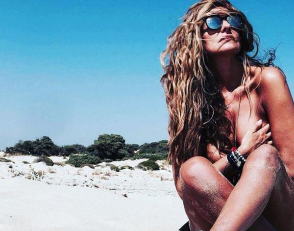 Η Βίκυ Κουλιανού πιο σέξι από ποτέ στην Κρήτη