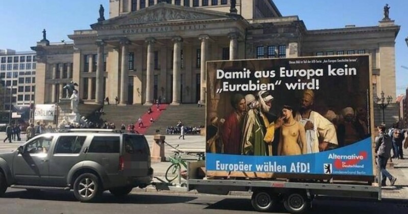 Γερμανία: Αντιδράσεις για την προεκλογική αφίσα της AfD που εικονίζει μια γυμνή σκλάβα