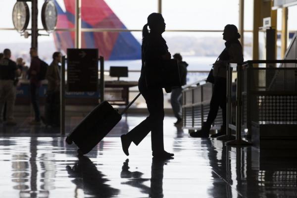 Ταξιδεύετε με αεροπλάνο; – Τι αλλάζει στους ελέγχους διαβατηρίων