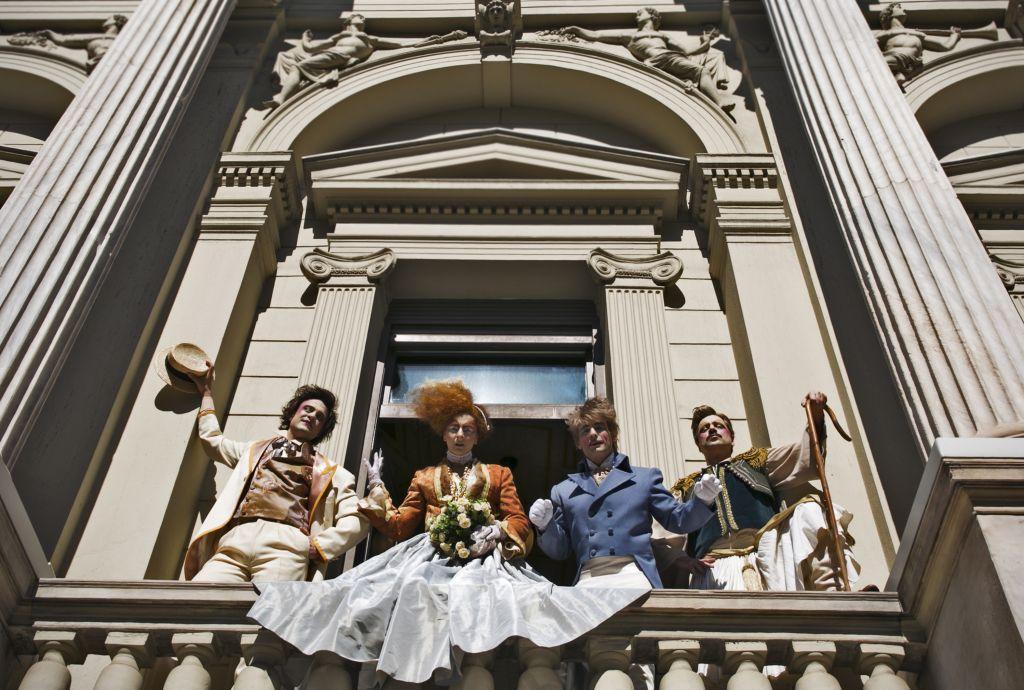 Θέατρο Express: Στάσεις & Παραστάσεις