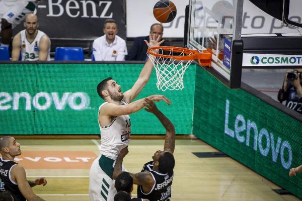 Ο Παναθηναϊκός διέλυσε τον ΠΑΟΚ