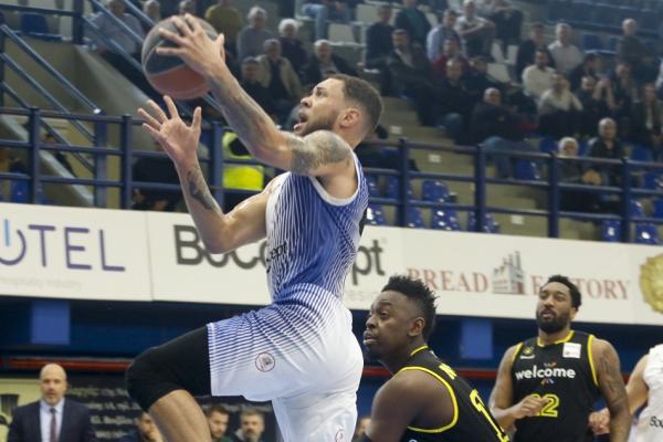 Το γύρισε και «κλείδωσε» πλέι οφ ο Χολαργός