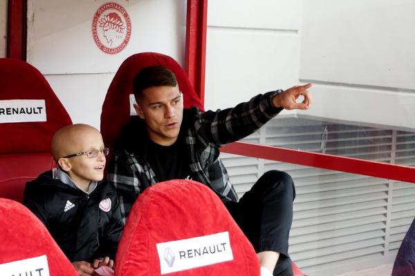 Ο μικρός Βασίλης πανηγύρισε μαζί με τους παίκτες στα αποδυτήρια (pics)