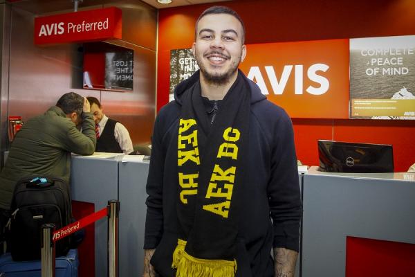 Έφτασε στην Ελλάδα ο Γιορκ: «Γι΄ αυτό επέλεξα την ΑΕΚ»