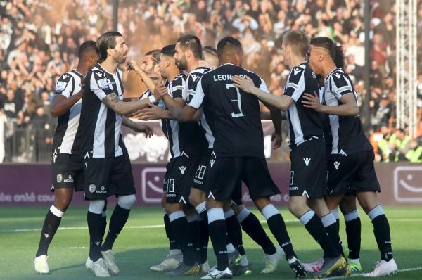 LIVE από την Τούμπα: Οι πανηγυρισμοί του ΠΑΟΚ για τον τίτλο