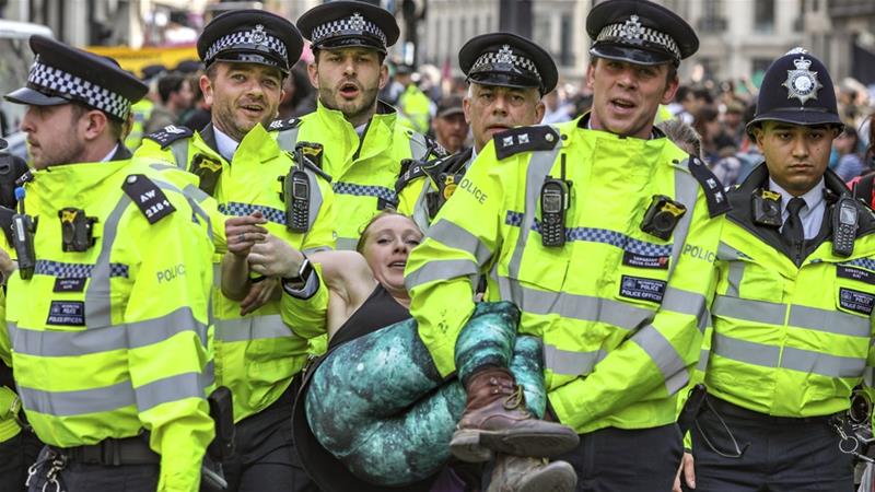 Λονδίνο: Πάνω από 750 ακτιβιστές έχουν συλληφθεί για αποκλεισμούς δρόμων