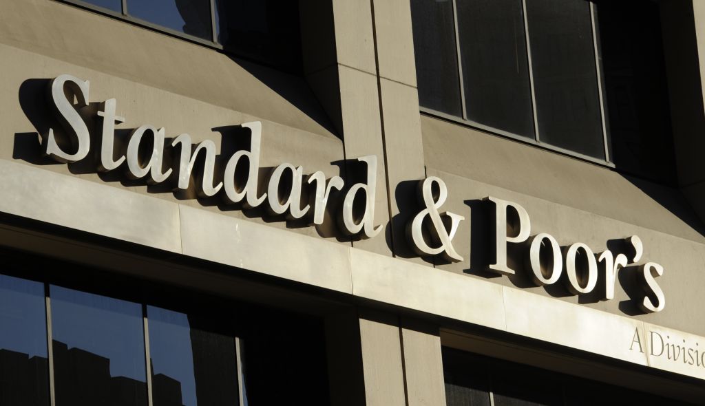 S&P: Στο Β+ η πιστοληπτική αξιολόγηση της Ελλάδας