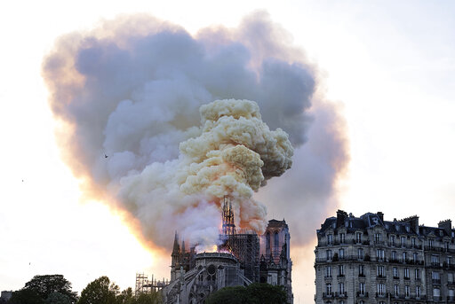 Παναγία των Παρισίων: Παρακολουθήστε live τις εξελίξεις