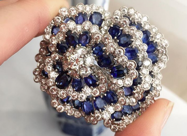 Πολύτιμα λουλούδια από χρυσό και διαμάντια