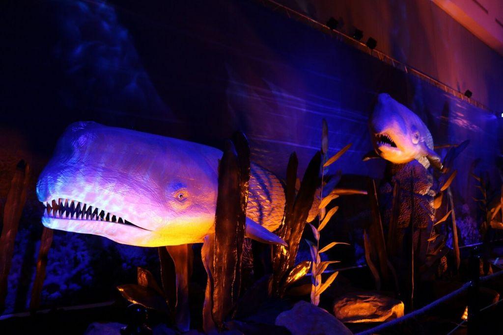 Δεινόσαυροι και τέρατα των θαλασσών στην Πειραιώς