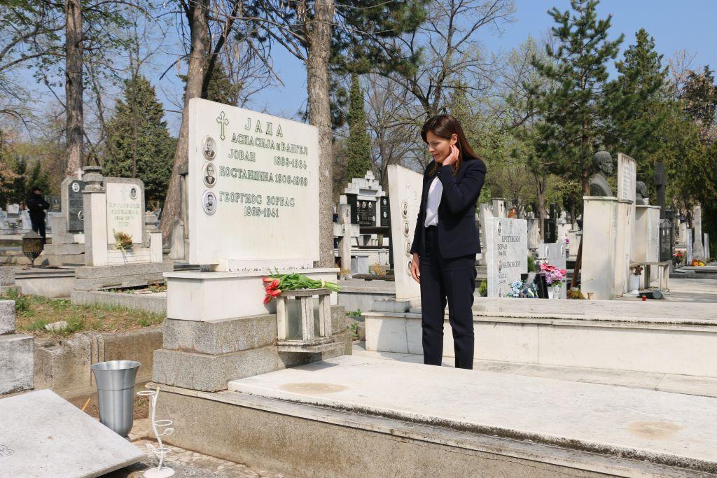 Στον τάφο του Ζορμπά η Μπέττυ Μπαζιάνα