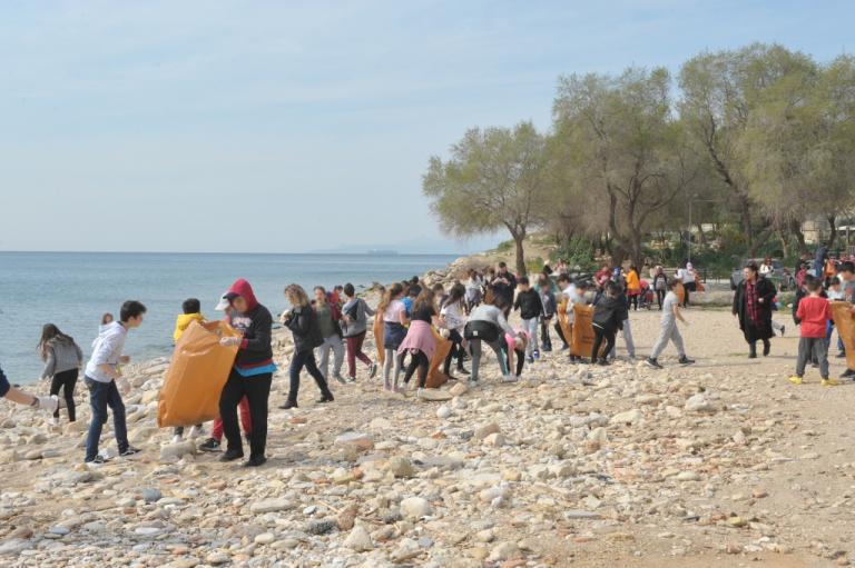 Δυναμικό «παρών» του Πειραιά για 4η χρονιά στην περιβαλλοντική εκστρατεία «Let’s do it Greece»
