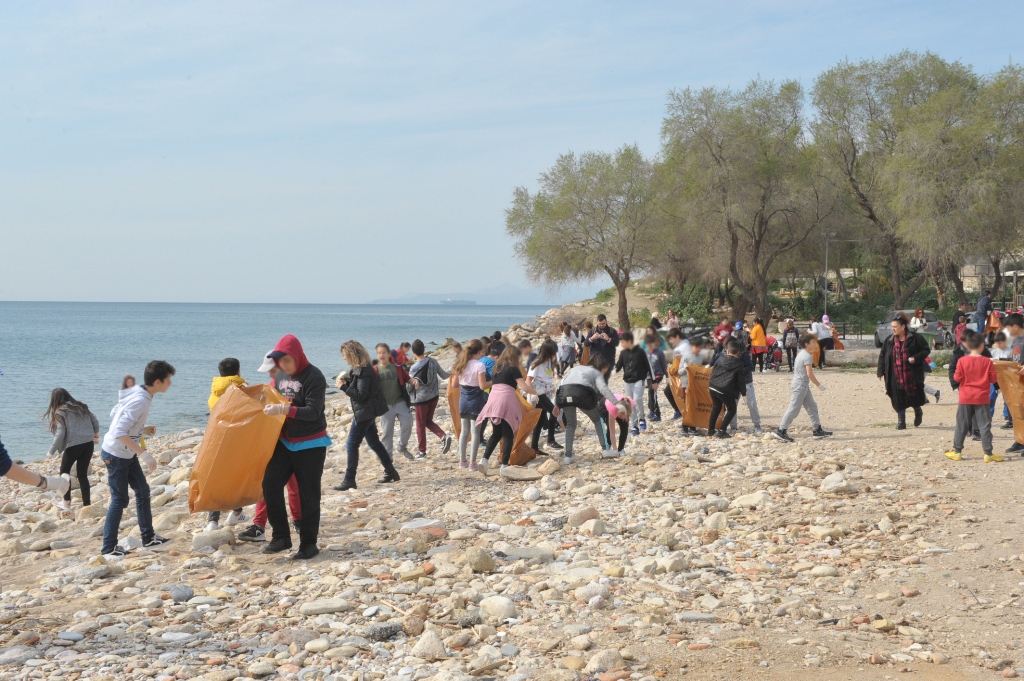 Δυναμικό «παρών» του Πειραιά για 4η χρονιά στην περιβαλλοντική εκστρατεία «Let’s do it Greece»