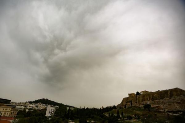 Καιρός: Θα πνιγούμε στην αφρικανική σκόνη και τη Μεγάλη Πέμπτη