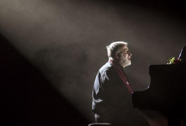 Ανδρέας Μικρούτσικος: Το μήνυμα για τα γενέθλια του αδελφού του