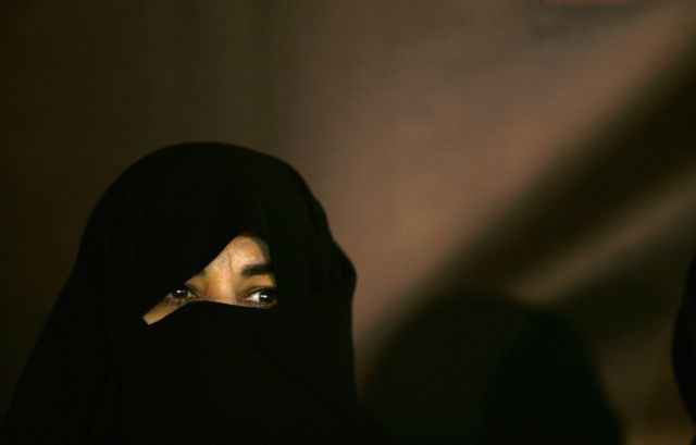 Ιράν: Φυλάκιση σε γυναίκα που έβγαλε δημοσίως τη μαντίλα της