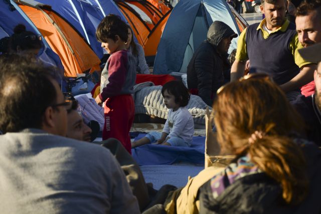 Θα παραμείνουν στην πλατεία Συντάγματος οι πρόσφυγες