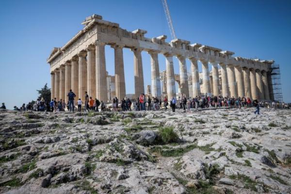 Αρχαιολόγος για κεραυνό στην Ακρόπολη: Μακάρι να αντιδρούσαμε όπως οι Γάλλοι στη Notre Dame