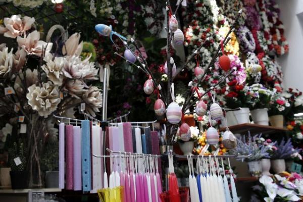 Πασχαλινό ωράριο σήμερα Μεγάλη Πέμπτη – Τι ώρα κλείνουν τα καταστήματα