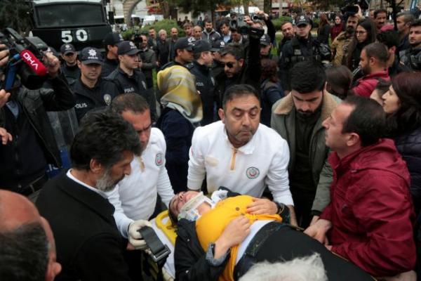 Τουρκία: Διαδηλώσεις κατά της ακύρωσης της εκλογής δημάρχων του HDP – Τραυματίστηκε βουλευτής
