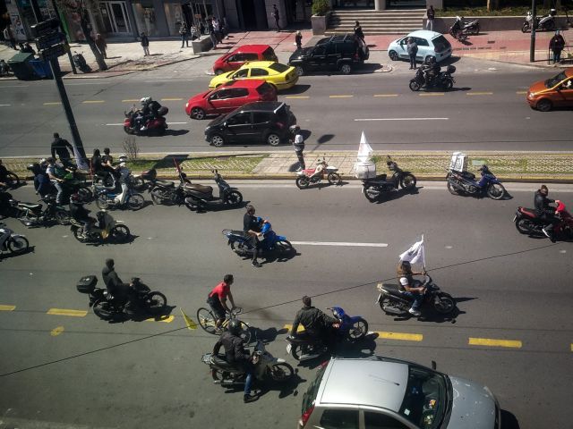 ΕΕ: Οι αλλαγές στα δικαιώματα των κούριερ και των οδηγών Uber