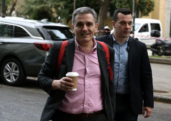 Τσακαλώτος σε Μητσοτάκη: Πώς θα επιστρέψει η ΝΔ αυτά που πήρε από τη μεσαία τάξη