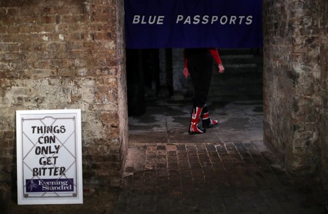 Brexit: Διαβατήρια χωρίς την ένδειξη «ΕΕ» τυπώνει η Βρετανία