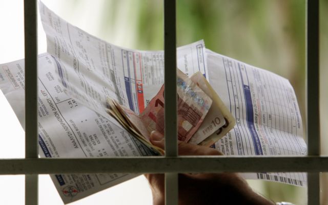 ΔΕΗ: «Κουρεύει» την έκπτωση για τους συνεπείς πελάτες