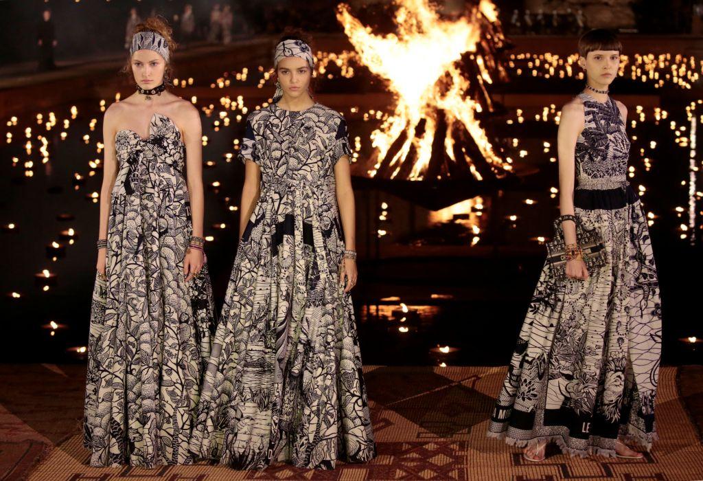 Ο οίκος Dior ταξίδεψε στο Μαρακές για να παρουσιάσει την τελευταία του επίδειξη