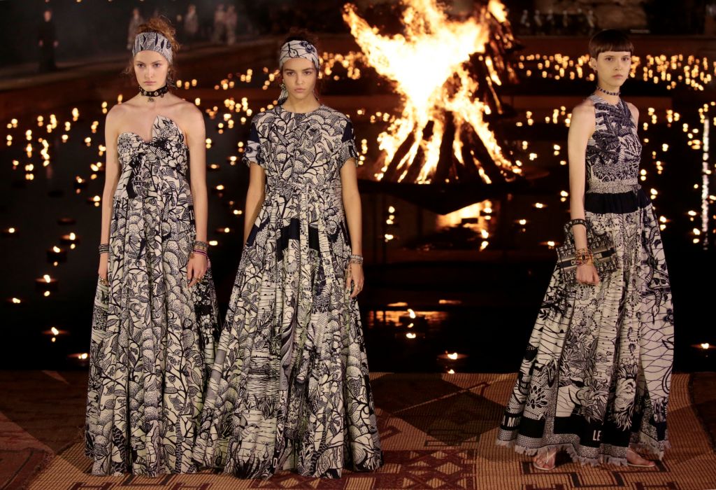 Ο οίκος Dior ταξίδεψε στο Μαρακές για να παρουσιάσει την τελευταία του επίδειξη
