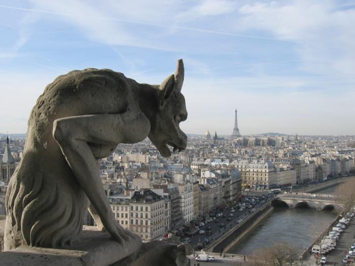 Notre Dame: Ο αποκρυφισμός, οι Ναϊτες, ο Αλχημιστής, η Μαύρη Παναγία