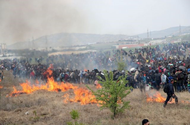 Νέος γύρος εντάσεων στα Διαβατά: Σοβαρά επεισόδια μεταξύ προσφύγων και ΜΑΤ